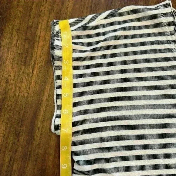 Green Envelope Women’s Short Sleeved, Striped Top, Large - Picture 9 of 10